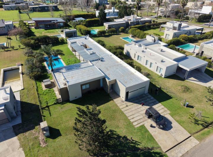 Casa · 320m² · 3 Dormitorios