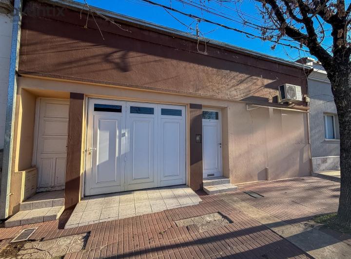 Casa · 223m² · 7 Ambientes · 1 Cochera