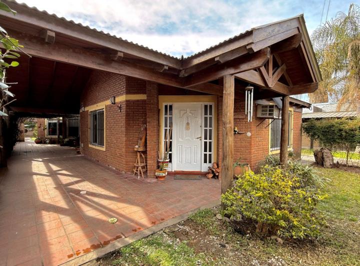 Casa · 212m² · 4 Ambientes · 3 Cocheras