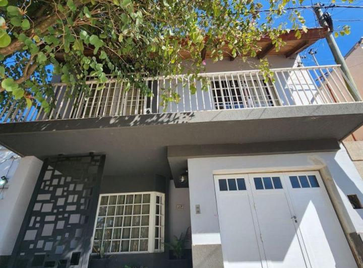 Casa · 198m² · 5 Ambientes · 1 Cochera