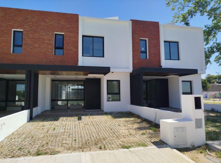 Casa · 150m² · 5 Ambientes · 2 Cocheras