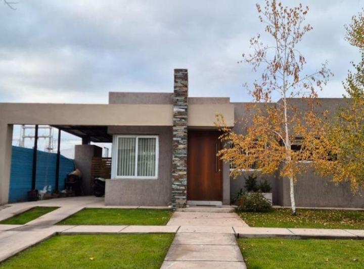 Casa · 120m² · 4 Ambientes · 2 Cocheras