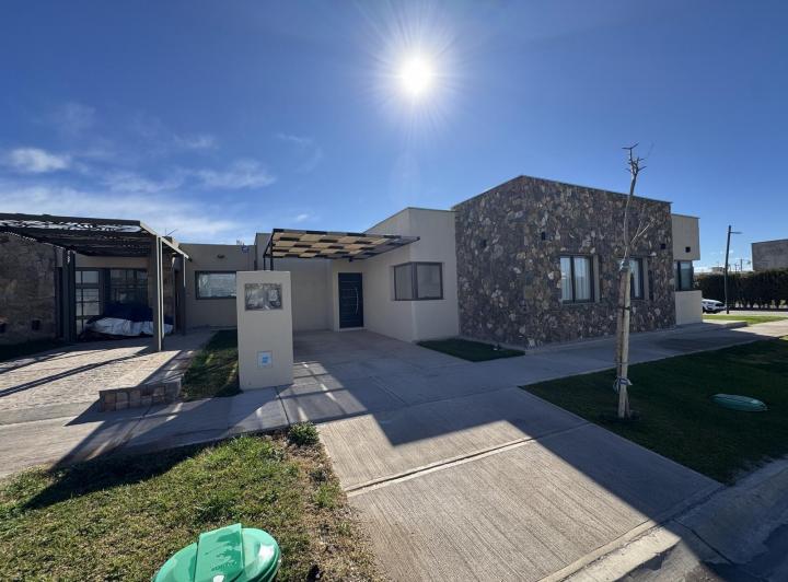 Casa · 70m² · 2 Ambientes · 1 Cochera