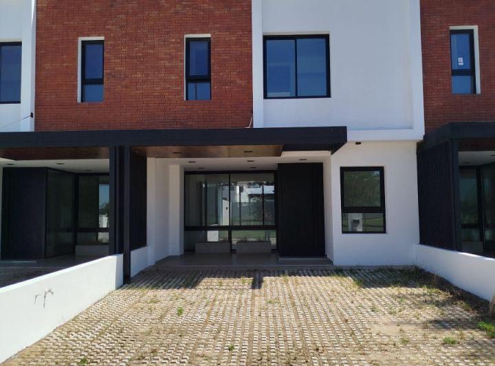 Casa · 150m² · 6 Ambientes · 2 Cocheras
