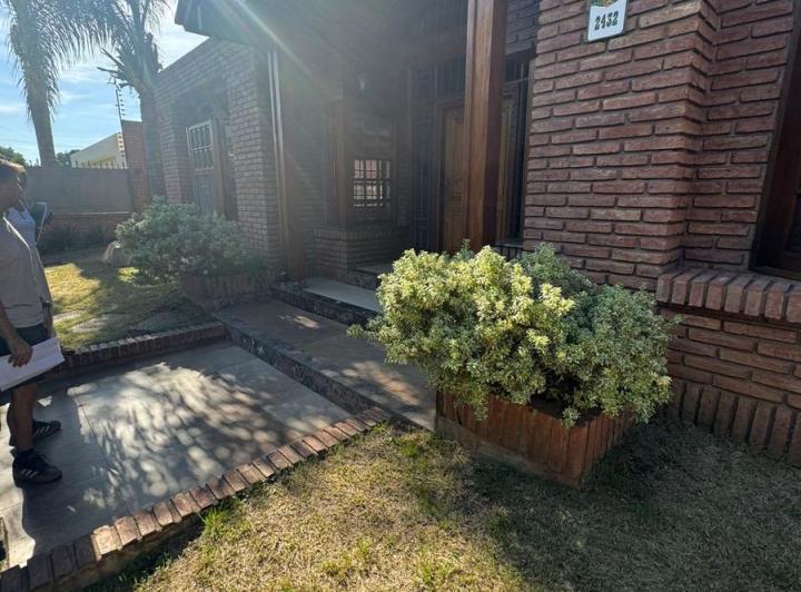 Casa · 650m² · 8 Ambientes · 4 Cocheras