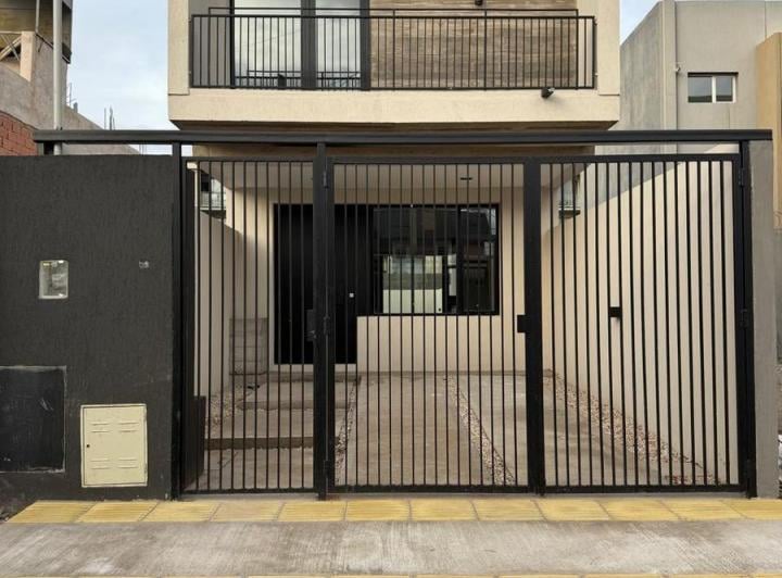 Casa · 114m² · 2 Dormitorios · 1 Cochera