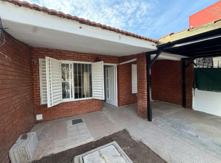Casa · 60m² · 4 Ambientes · 1 Cochera