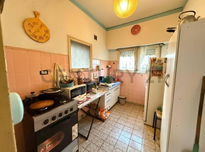 Casa · 70m² · 5 Ambientes · 2 Cocheras