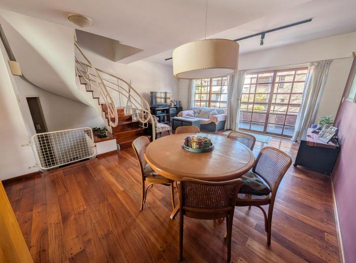 Casa · 165m² · 6 Ambientes · 2 Cocheras