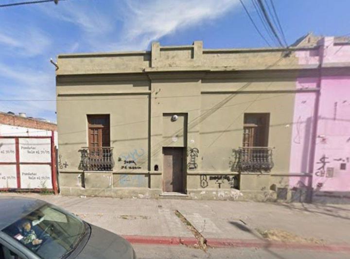 Terreno · 697m²