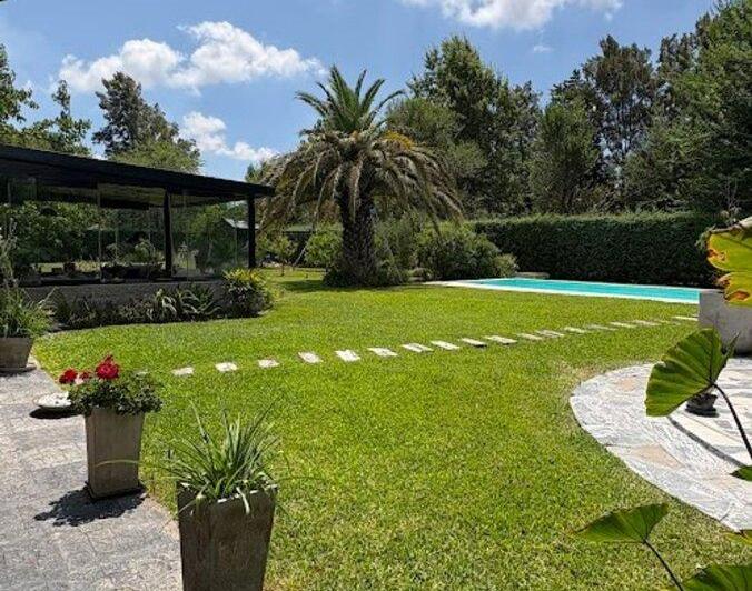 Casa · 190m² · 6 Ambientes · 1 Cochera