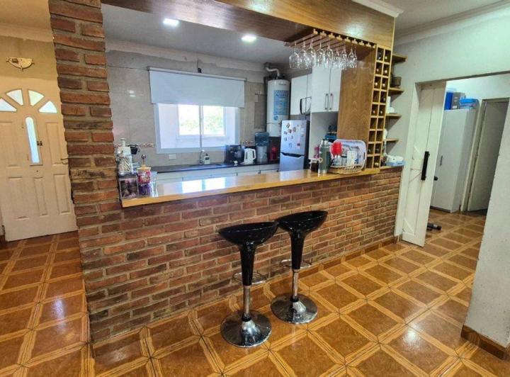 Casa · 219m² · 5 Ambientes · 1 Cochera