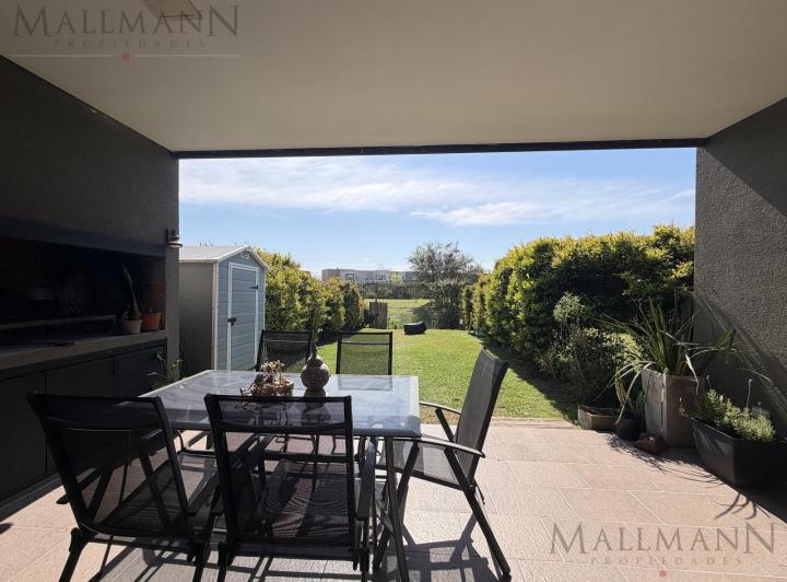 Casa · 87m² · 4 Ambientes · 2 Cocheras