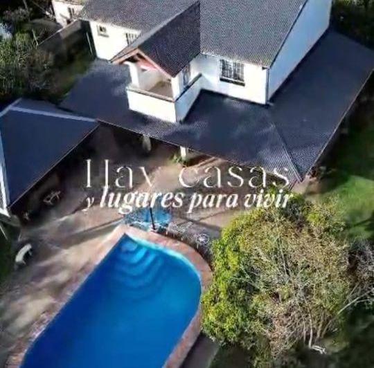 Casa · 180m² · 5 Ambientes · 3 Cocheras