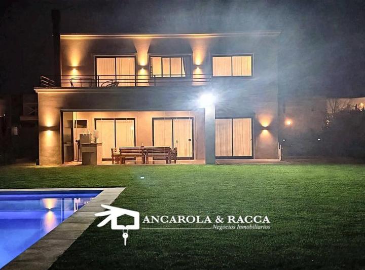 Casa · 187m² · 4 Ambientes · 4 Cocheras