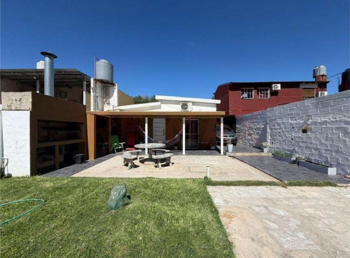Casa · 158m² · 5 Ambientes · 3 Cocheras