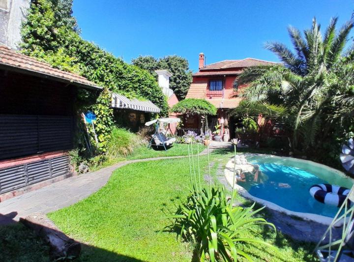 Casa · 258m² · 6 Ambientes · 1 Cochera