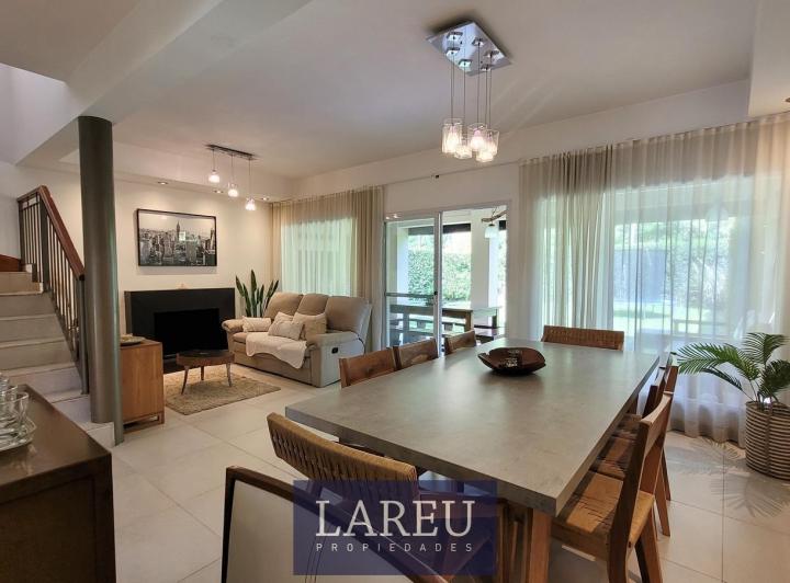Casa · 116m² · 5 Ambientes · 2 Cocheras