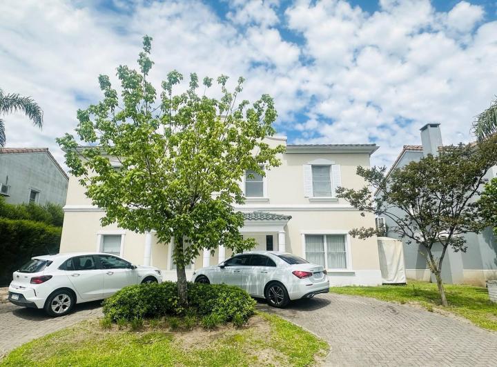 Casa · 280m² · 5 Ambientes · 1 Cochera