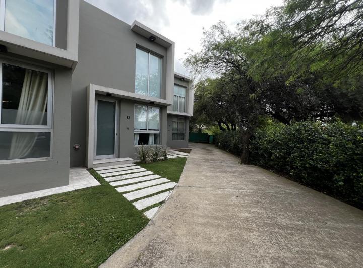 Casa · 77m² · 1 Ambiente · 1 Cochera
