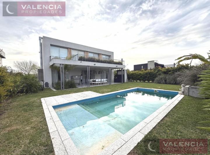 Casa · 260m² · 8 Ambientes
