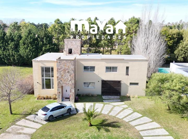 Casa · 135m² · 5 Ambientes · 2 Cocheras