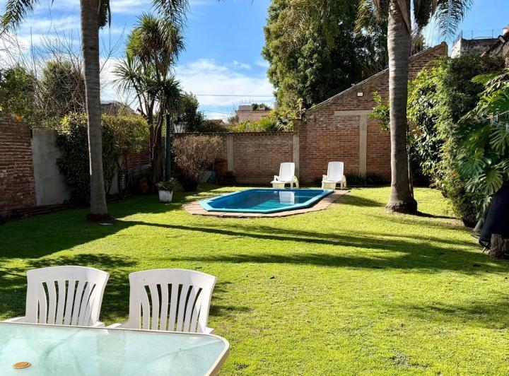 Casa · 252m² · 6 Ambientes · 2 Cocheras