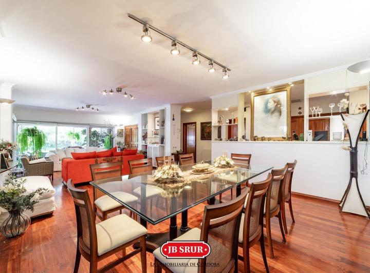 Casa · 715m² · 12 Ambientes · 2 Cocheras