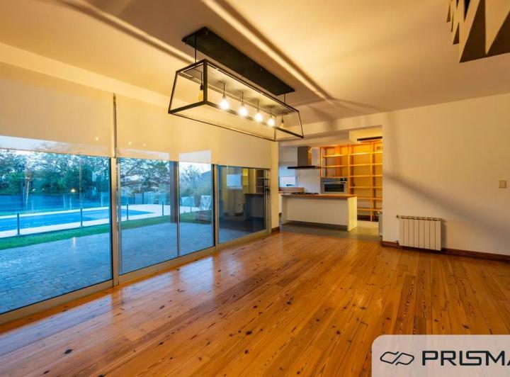 Casa · 428m² · 11 Ambientes · 2 Cocheras