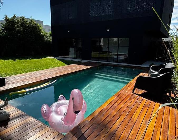 Casa · 219m² · 5 Ambientes