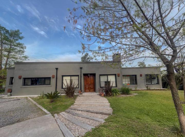 Casa · 179m² · 6 Ambientes · 1 Cochera