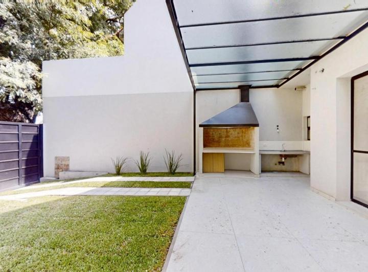 Casa · 230m² · 5 Ambientes · 2 Cocheras