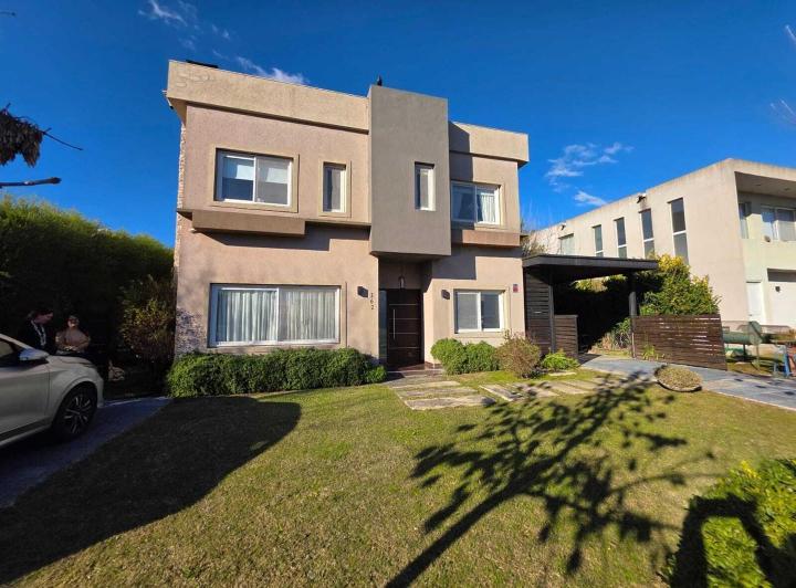 Casa · 176m² · 5 Ambientes · 1 Cochera