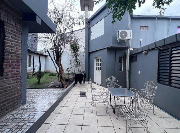 Casa · 122m² · 8 Ambientes · 1 Cochera