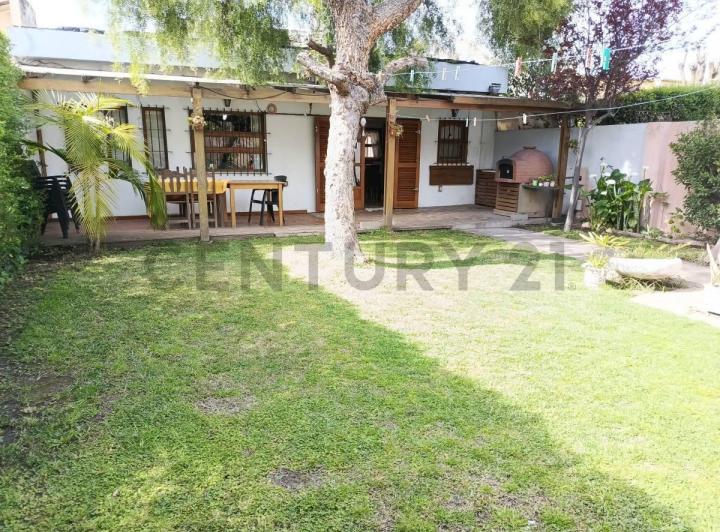 Casa · 220m² · 5 Ambientes · 4 Cocheras
