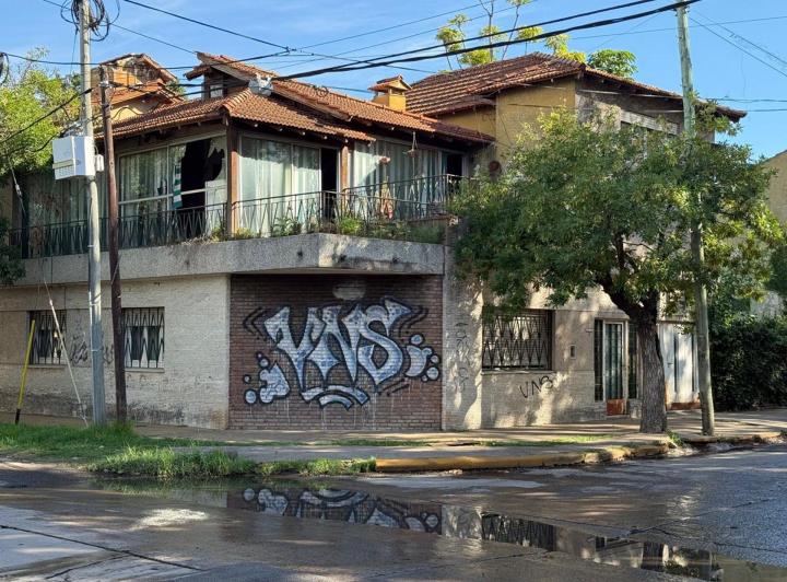 Casa · 320m² · 5 Ambientes · 1 Cochera