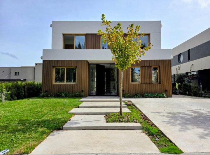 Casa · 274m² · 7 Ambientes · 1 Cochera