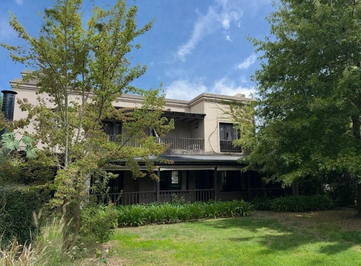 Casa · 250m² · 6 Ambientes · 1 Cochera