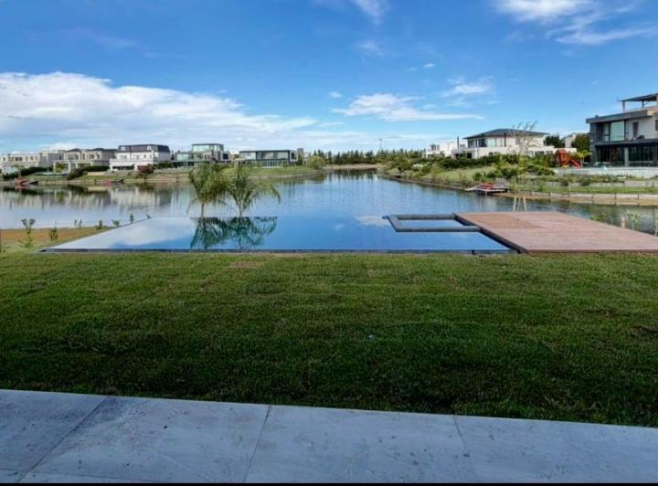 Casa · 432m² · 4 Dormitorios