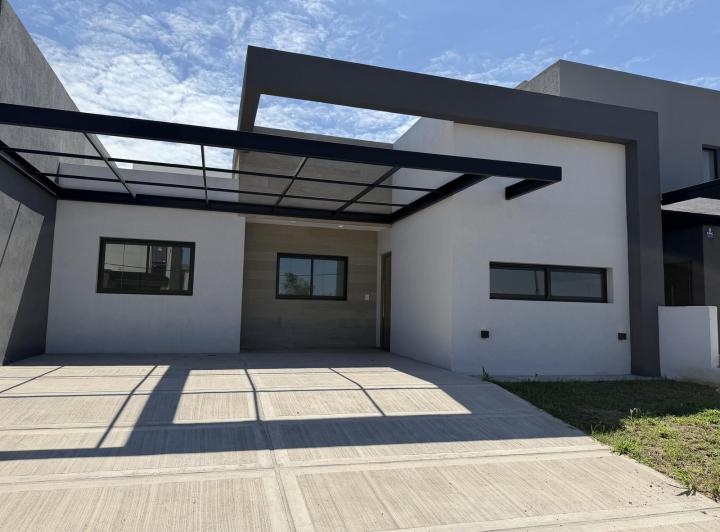Casa · 118m² · 4 Ambientes · 2 Cocheras