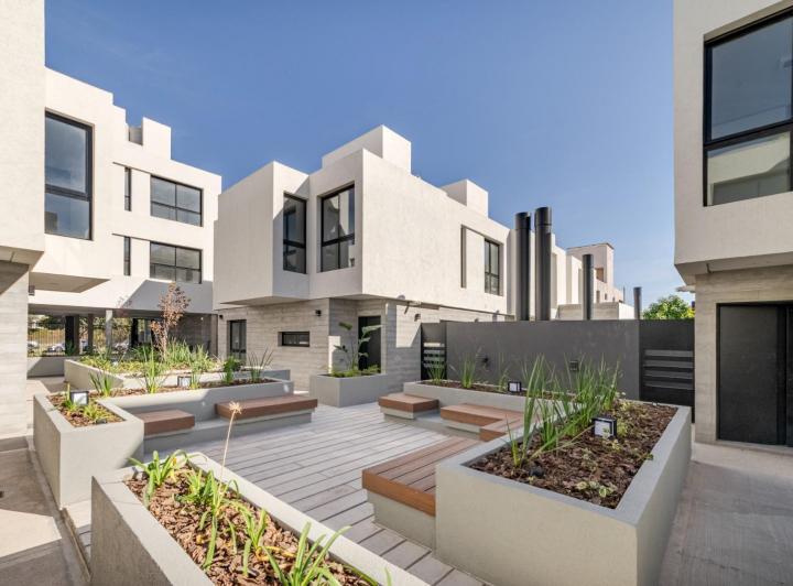 Casa · 100m² · 3 Dormitorios · 2 Cocheras
