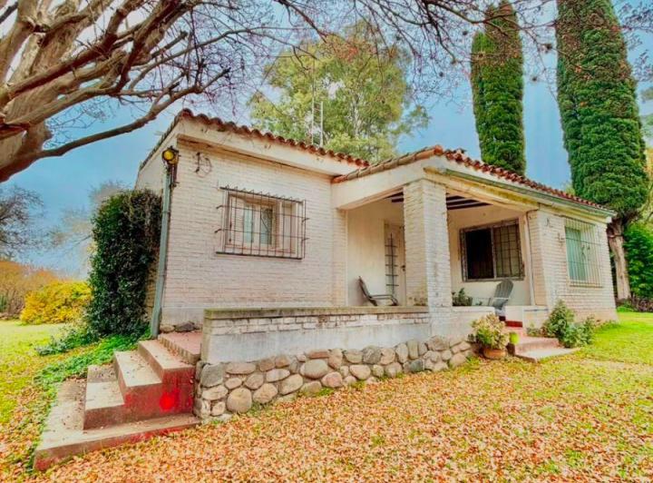 Casa · 210m² · 7 Ambientes · 2 Cocheras