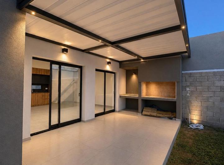 Casa · 360m² · 3 Dormitorios · 2 Cocheras