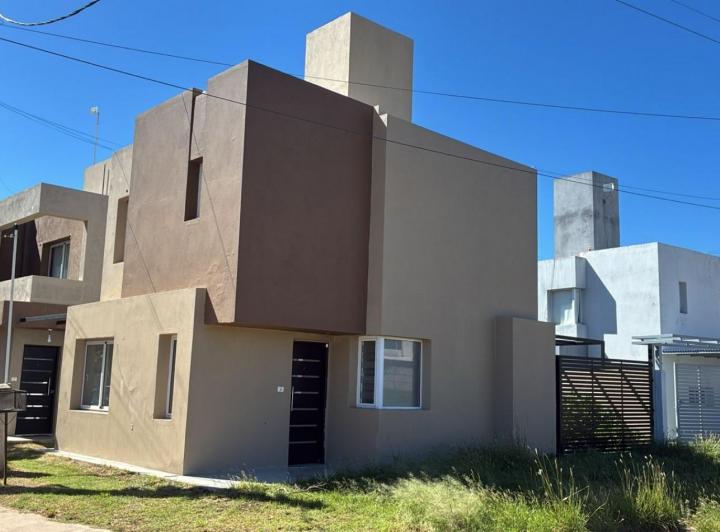 Casa · 80m² · 5 Ambientes · 1 Cochera