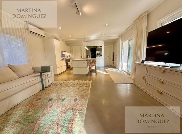 Casa · 350m² · 5 Ambientes · 2 Cocheras