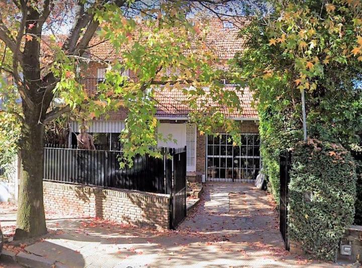 Casa · 240m² · 5 Ambientes · 1 Cochera