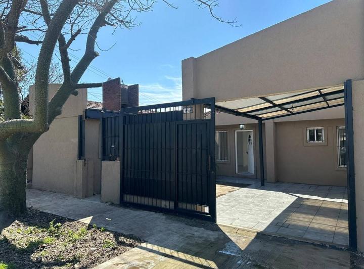 Casa · 160m² · 5 Ambientes · 1 Cochera