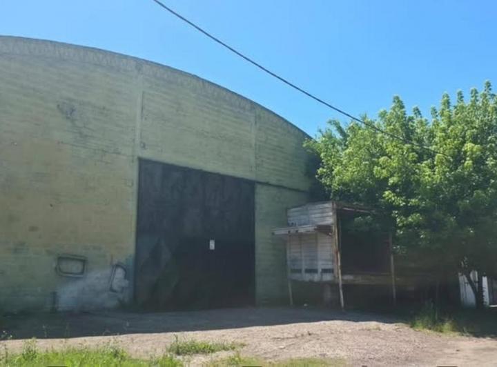 Bodega-Galpón · 400m² · 1 Ambiente · 3 Cocheras