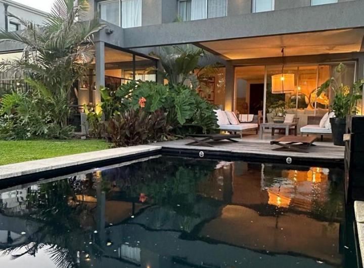 Casa · 220m² · 5 Ambientes