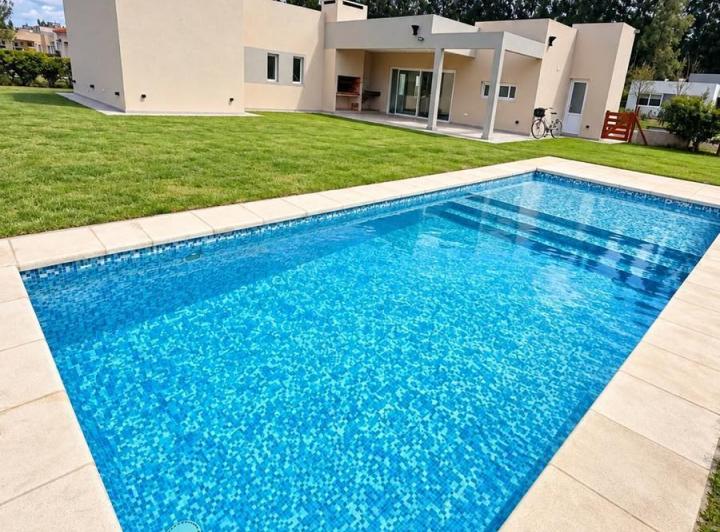 Casa · 121m² · 4 Ambientes · 4 Cocheras